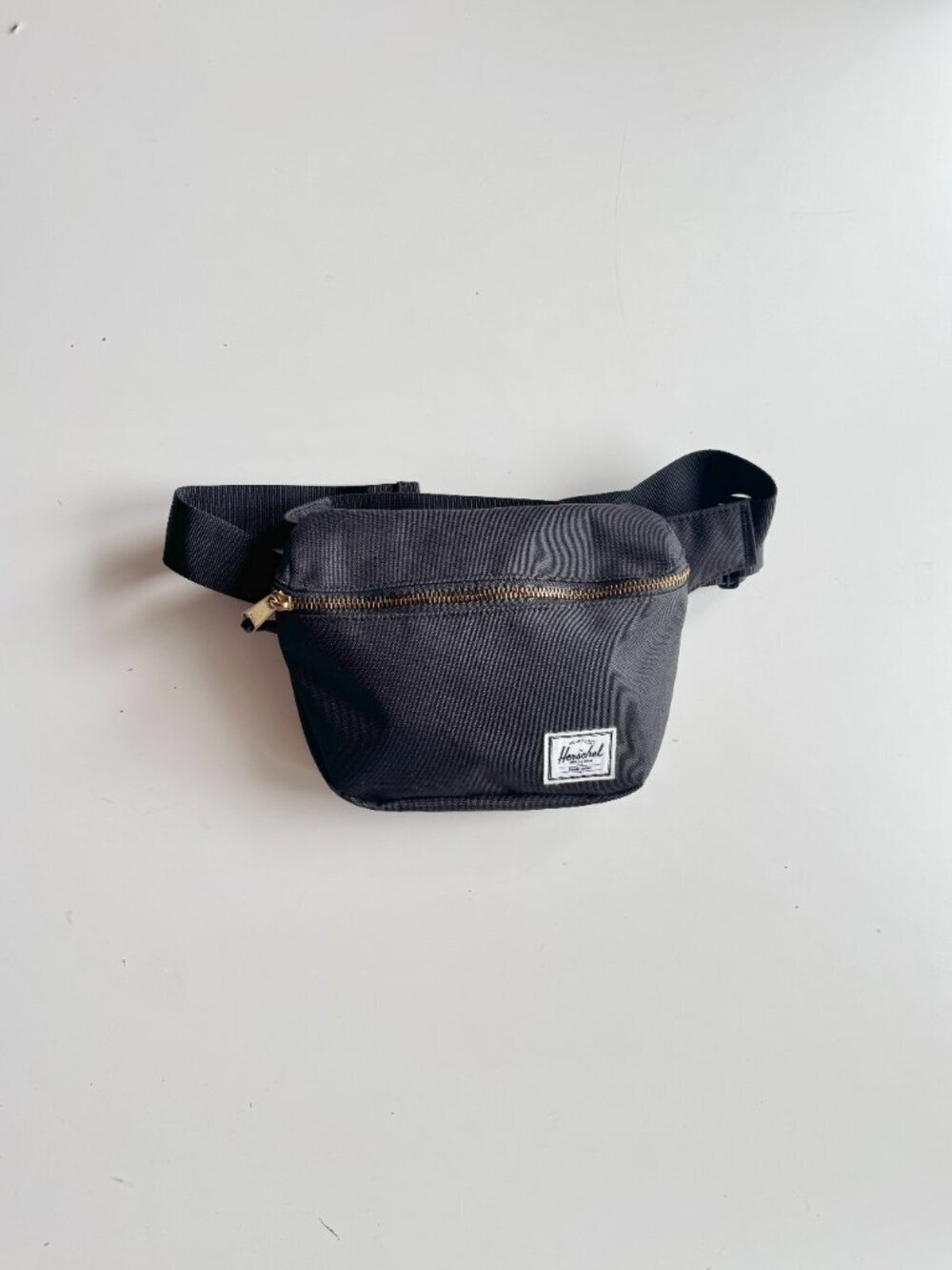 NWOT HERSCHEL Settlement Hip Pack Black 2L Fanny Pack Crossbody Belt Bag